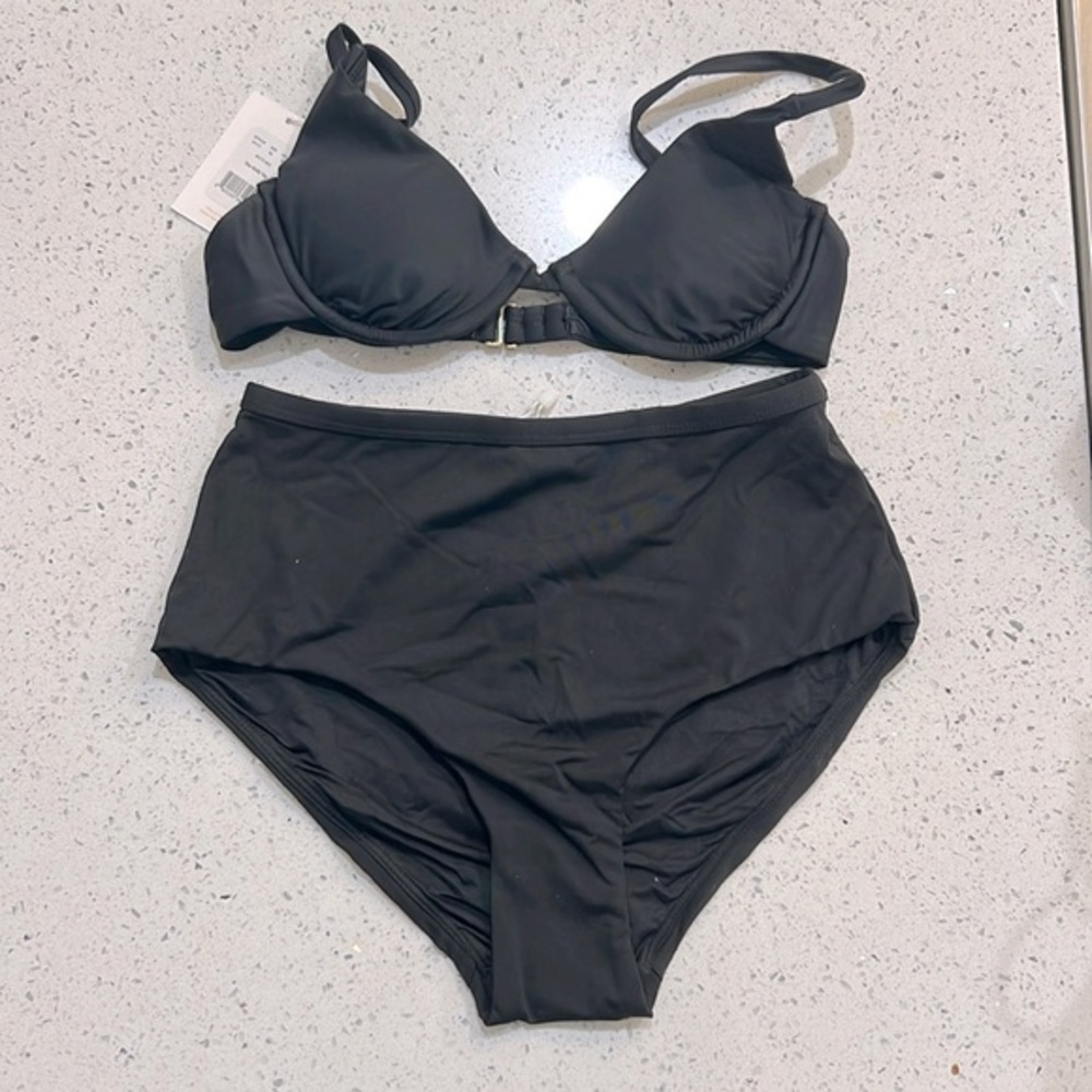 Andie Bombshell XS Bikini Top in black